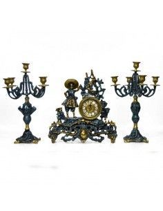 RELOJ DE SOBREMESA CON CANDELABROS DE BRONCE