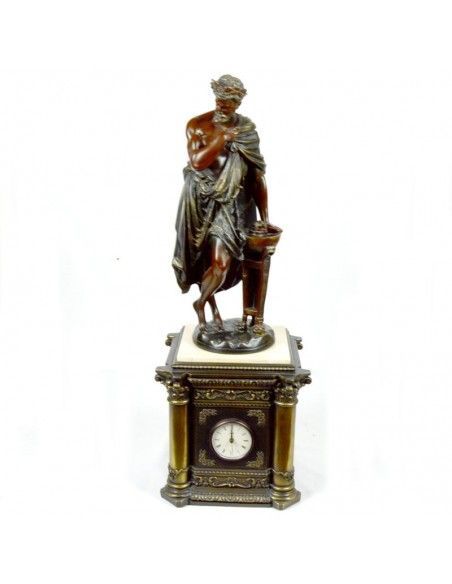 RELOJ DE SOBREMESA CON FIGURA GRIEGA