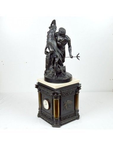 RELOJ DE SOBREMESA CON FIGURA GRIEGA